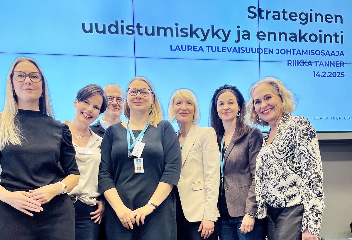 Tulevaisuuden johtamisosaaja -koulutuksen kouluttajat yhteiskuvassa.